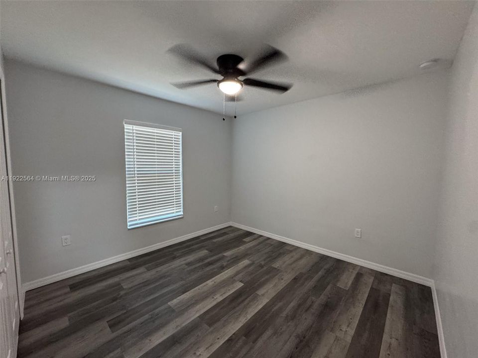 В аренду: $1,900 (3 спален, 2 ванн, 1408 Квадратных фут)