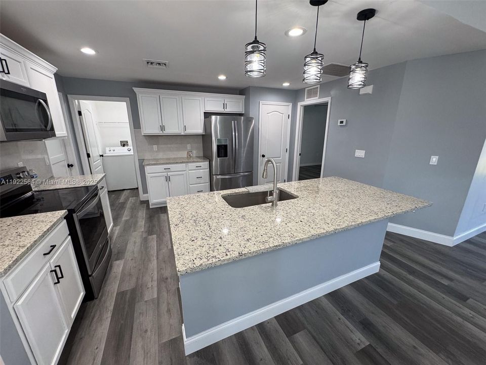 В аренду: $1,900 (3 спален, 2 ванн, 1408 Квадратных фут)