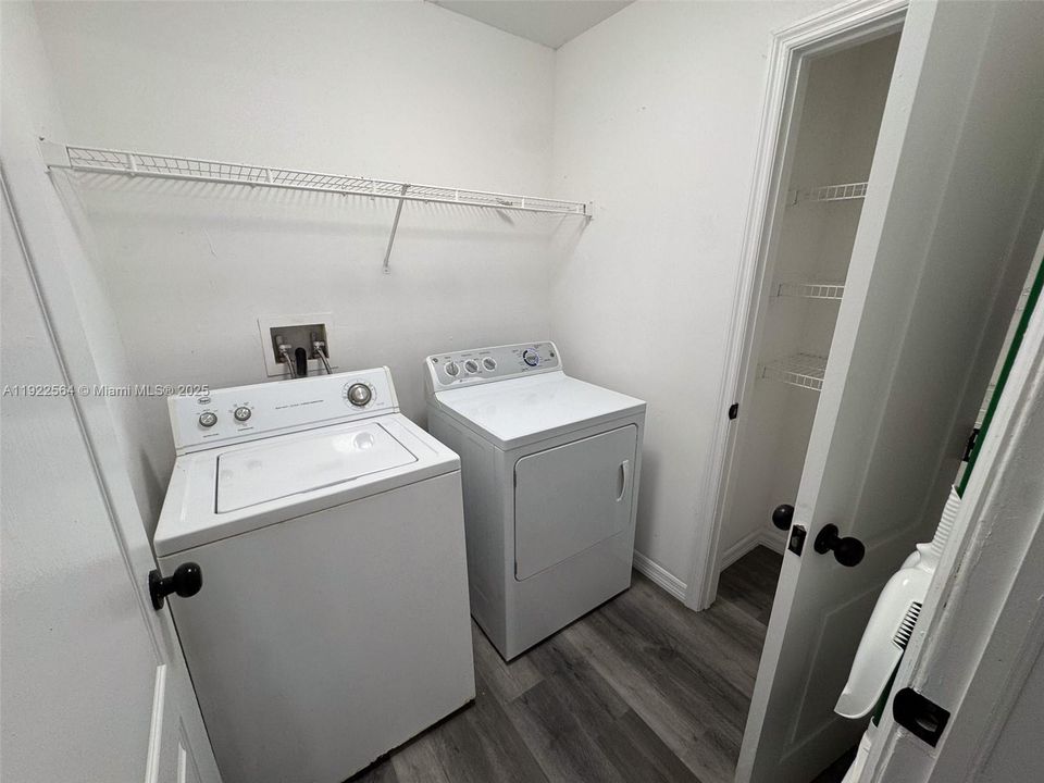 В аренду: $1,900 (3 спален, 2 ванн, 1408 Квадратных фут)