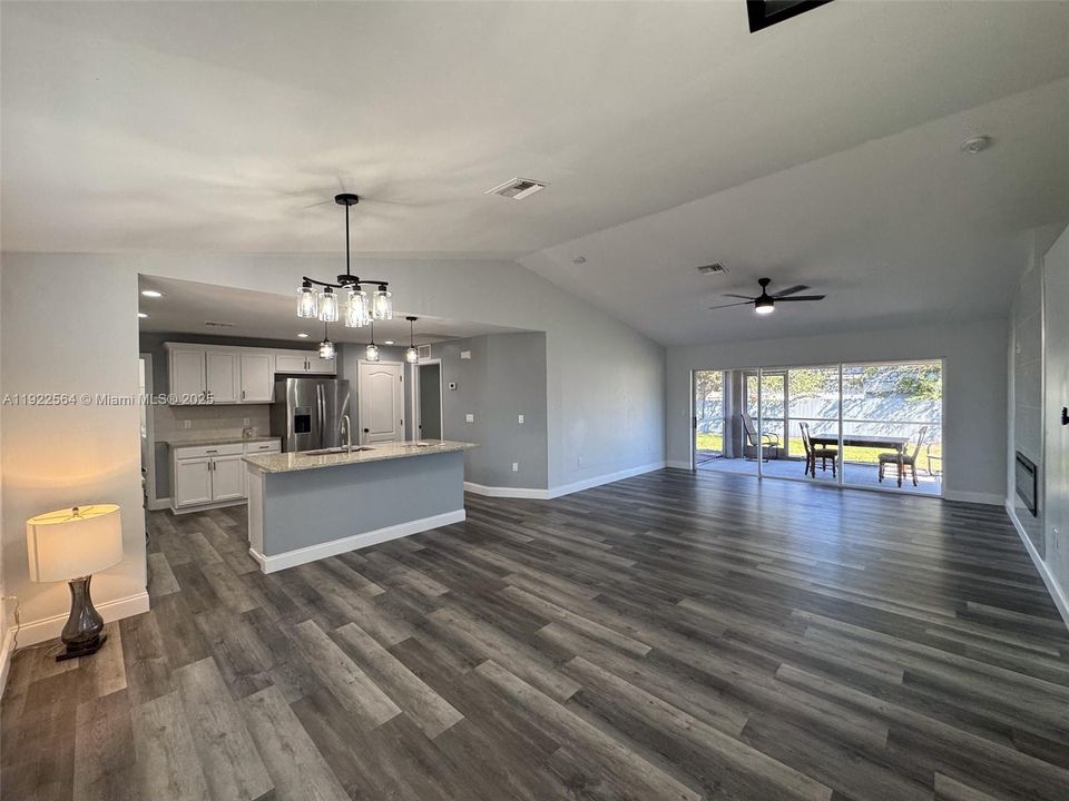 В аренду: $1,900 (3 спален, 2 ванн, 1408 Квадратных фут)