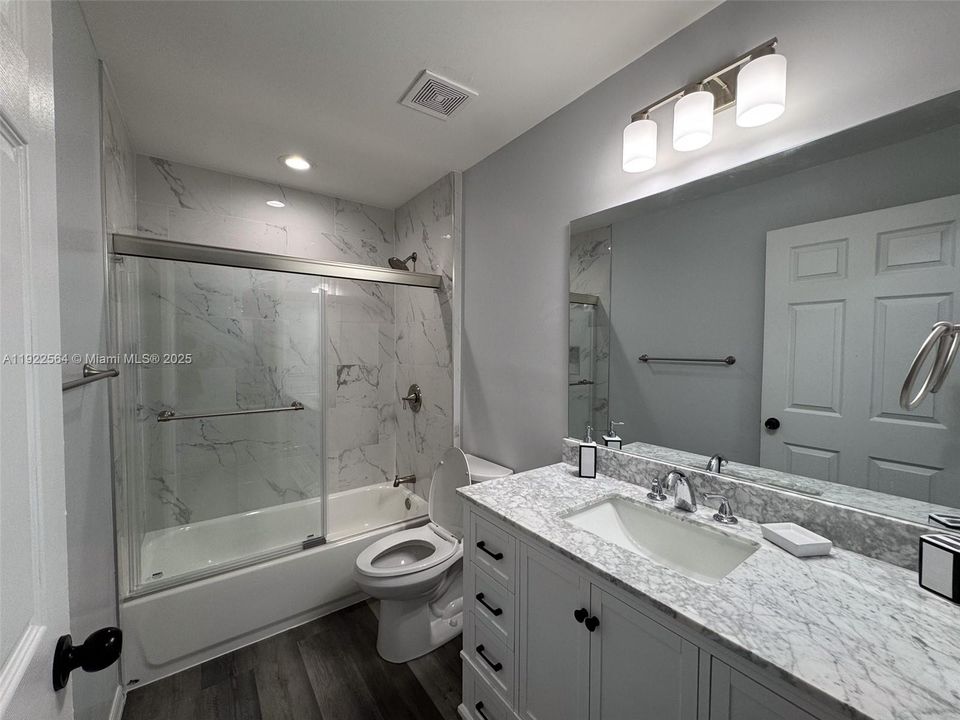 В аренду: $1,900 (3 спален, 2 ванн, 1408 Квадратных фут)