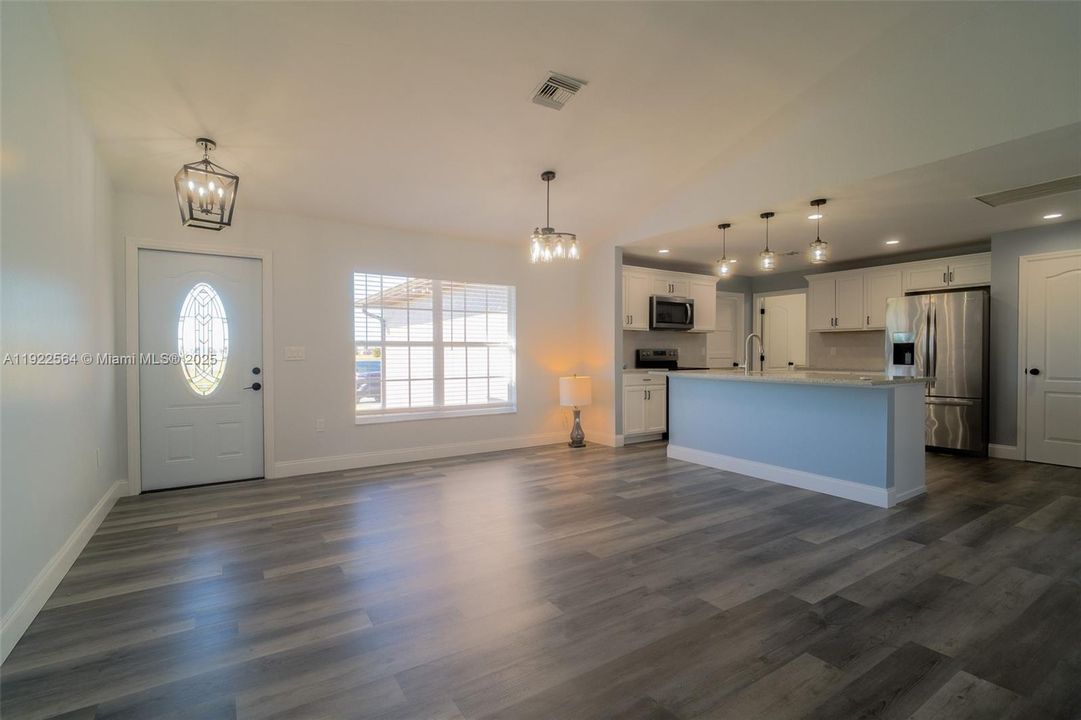 В аренду: $1,900 (3 спален, 2 ванн, 1408 Квадратных фут)