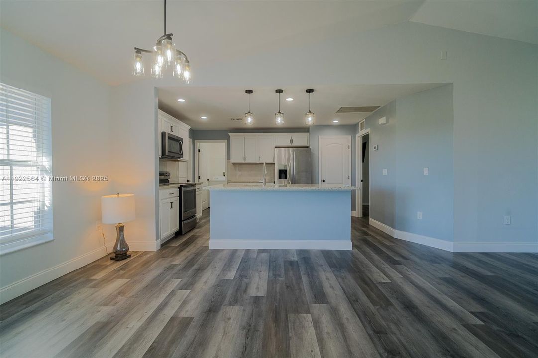 В аренду: $1,900 (3 спален, 2 ванн, 1408 Квадратных фут)