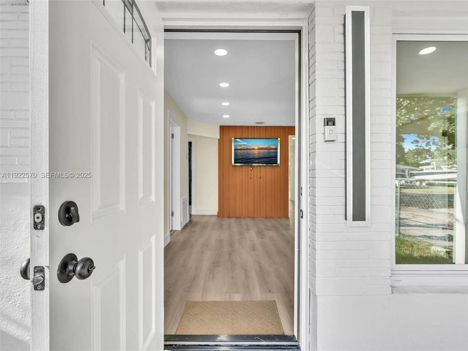 For Sale: $499,999 (3 beds, 2 baths, 997 Square Feet)