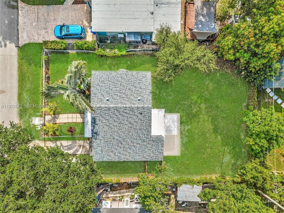 For Sale: $499,999 (3 beds, 2 baths, 997 Square Feet)