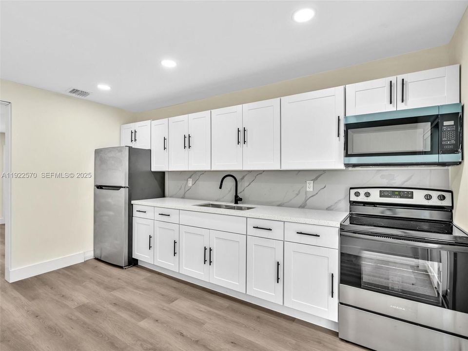 For Sale: $499,999 (3 beds, 2 baths, 997 Square Feet)