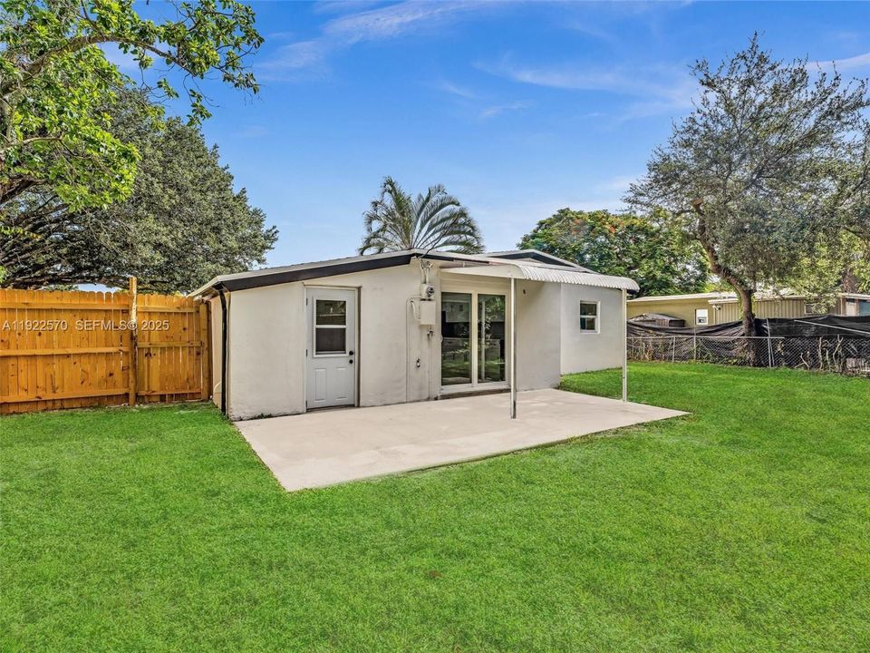 For Sale: $499,999 (3 beds, 2 baths, 997 Square Feet)