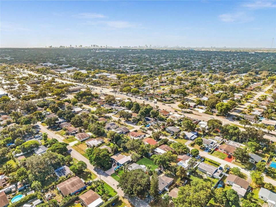 For Sale: $499,999 (3 beds, 2 baths, 997 Square Feet)