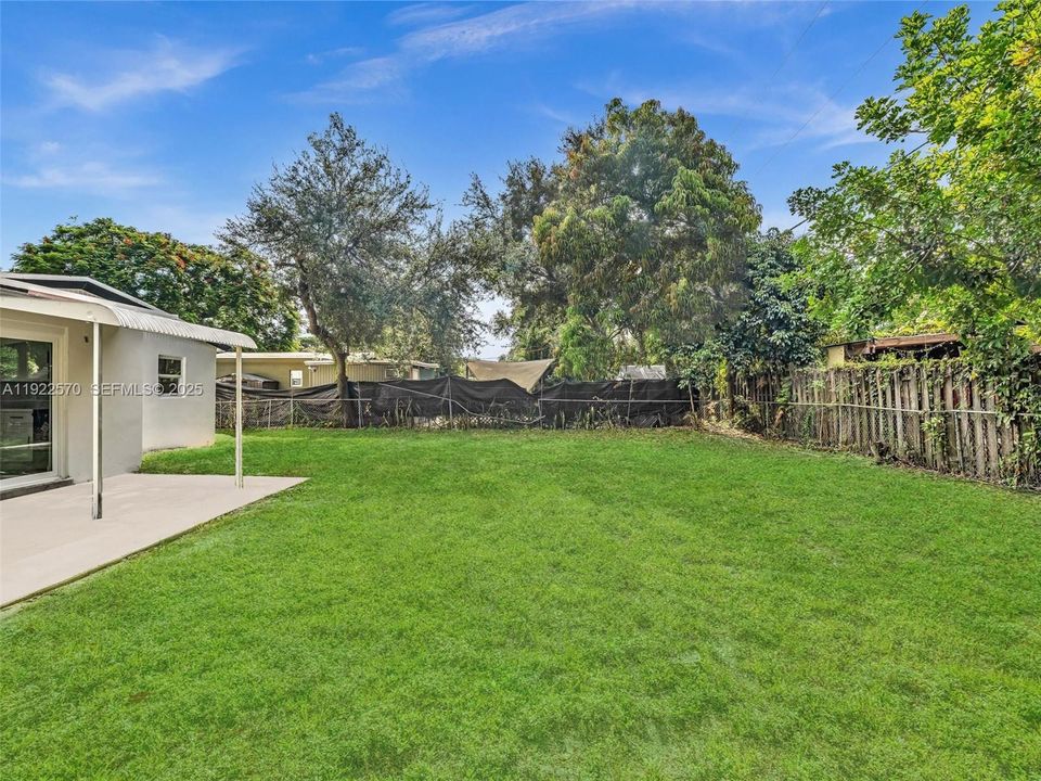 For Sale: $499,999 (3 beds, 2 baths, 997 Square Feet)