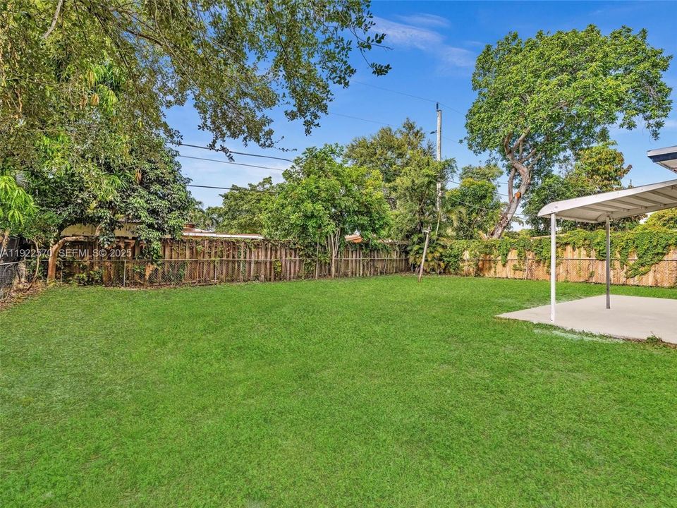 For Sale: $499,999 (3 beds, 2 baths, 997 Square Feet)