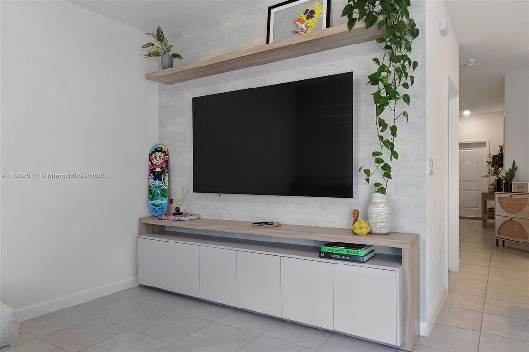 For Sale: $500,000 (3 beds, 2 baths, 1695 Square Feet)