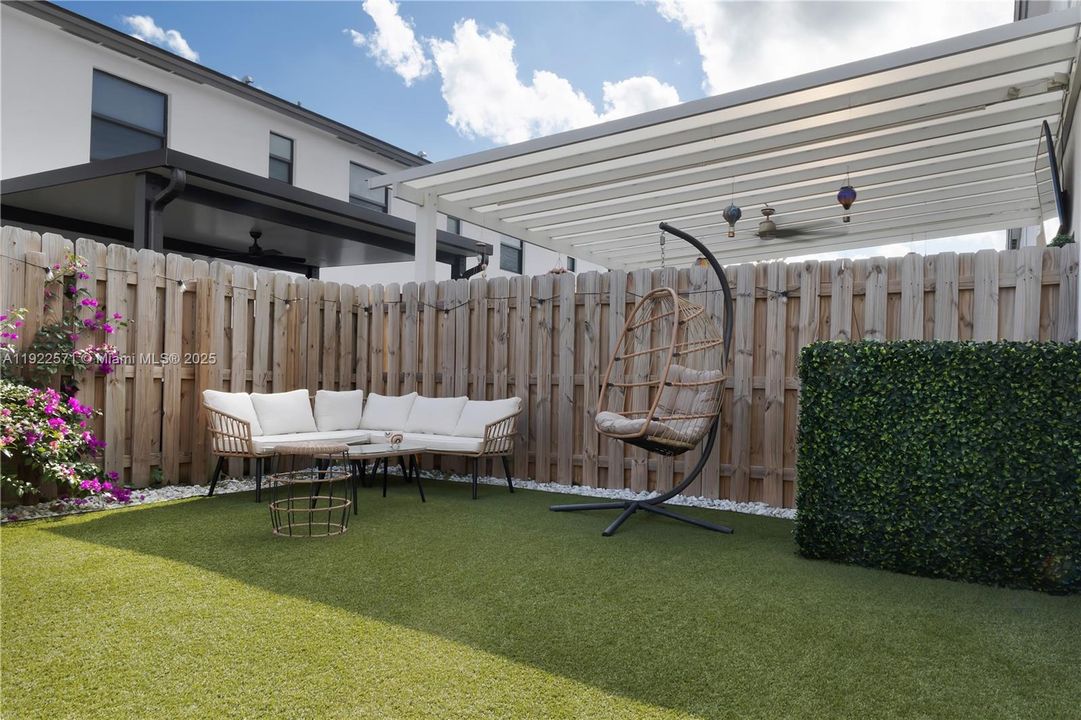 For Sale: $500,000 (3 beds, 2 baths, 1695 Square Feet)