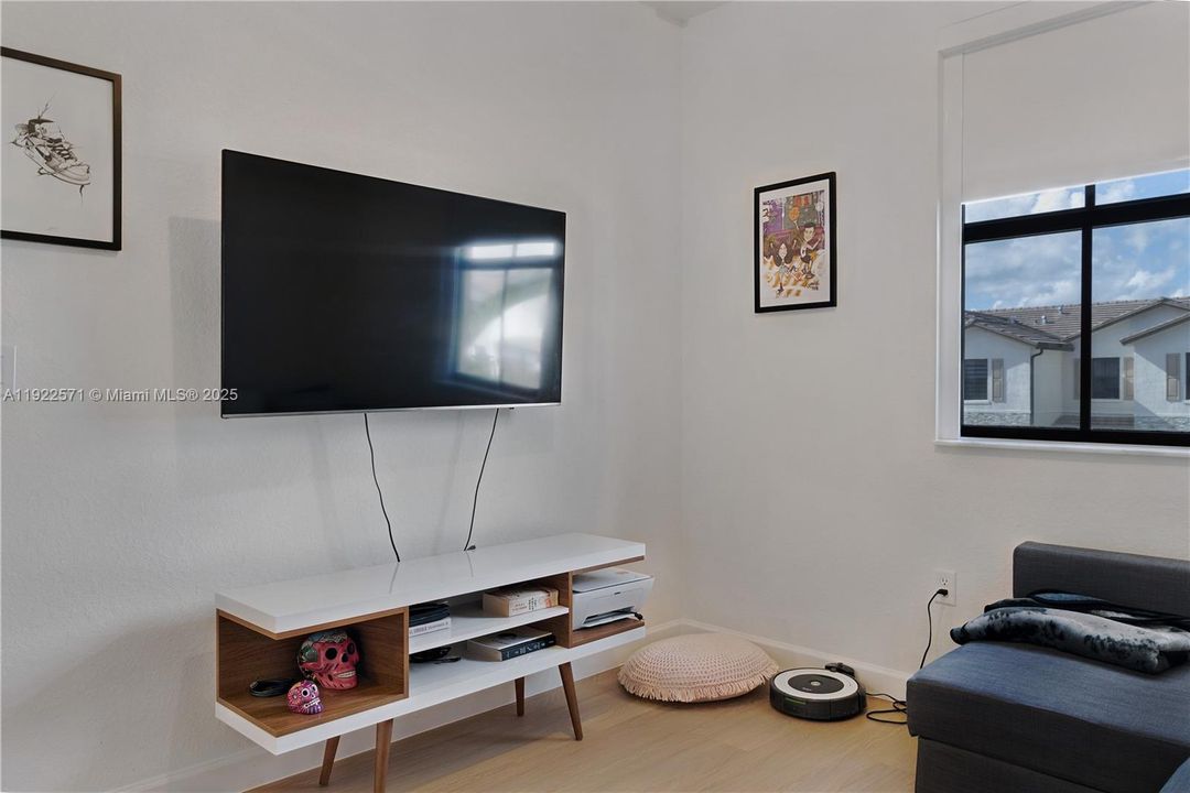 For Sale: $500,000 (3 beds, 2 baths, 1695 Square Feet)