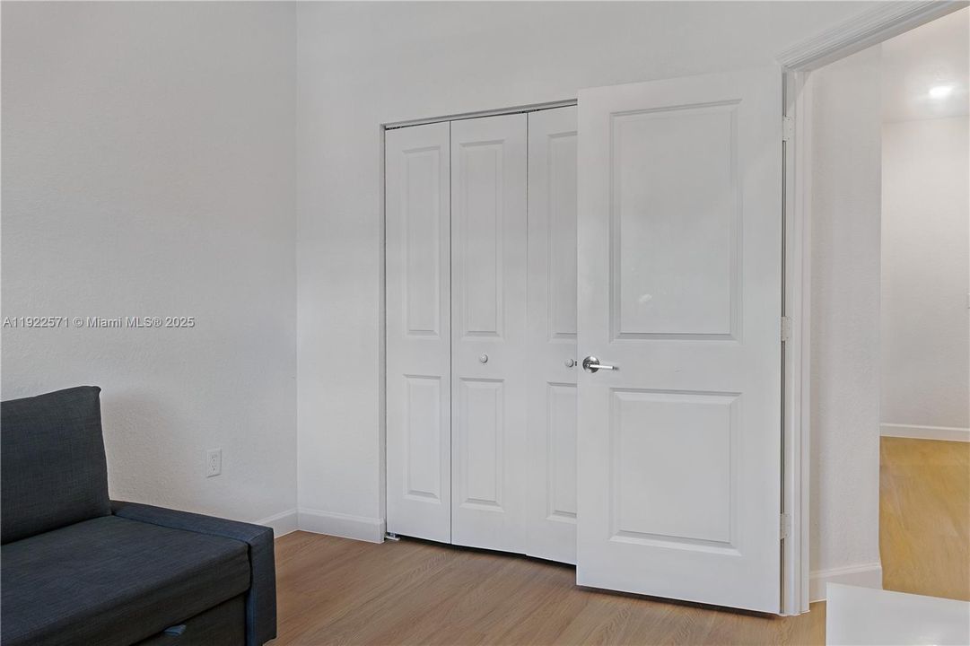 For Sale: $500,000 (3 beds, 2 baths, 1695 Square Feet)