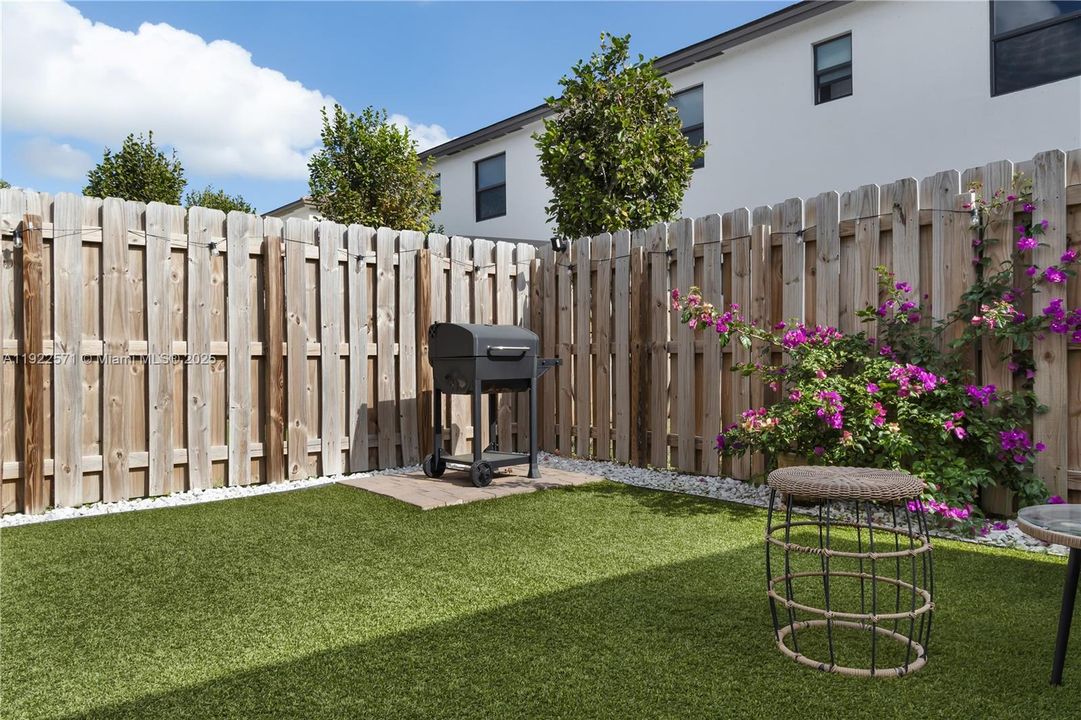 For Sale: $500,000 (3 beds, 2 baths, 1695 Square Feet)