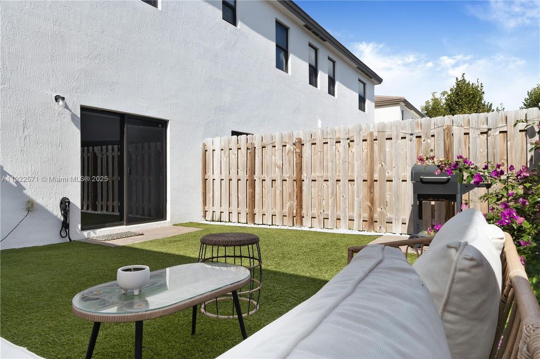 For Sale: $500,000 (3 beds, 2 baths, 1695 Square Feet)