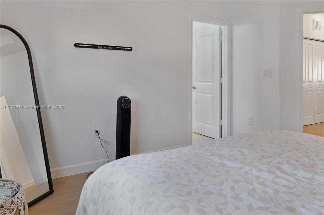 For Sale: $500,000 (3 beds, 2 baths, 1695 Square Feet)