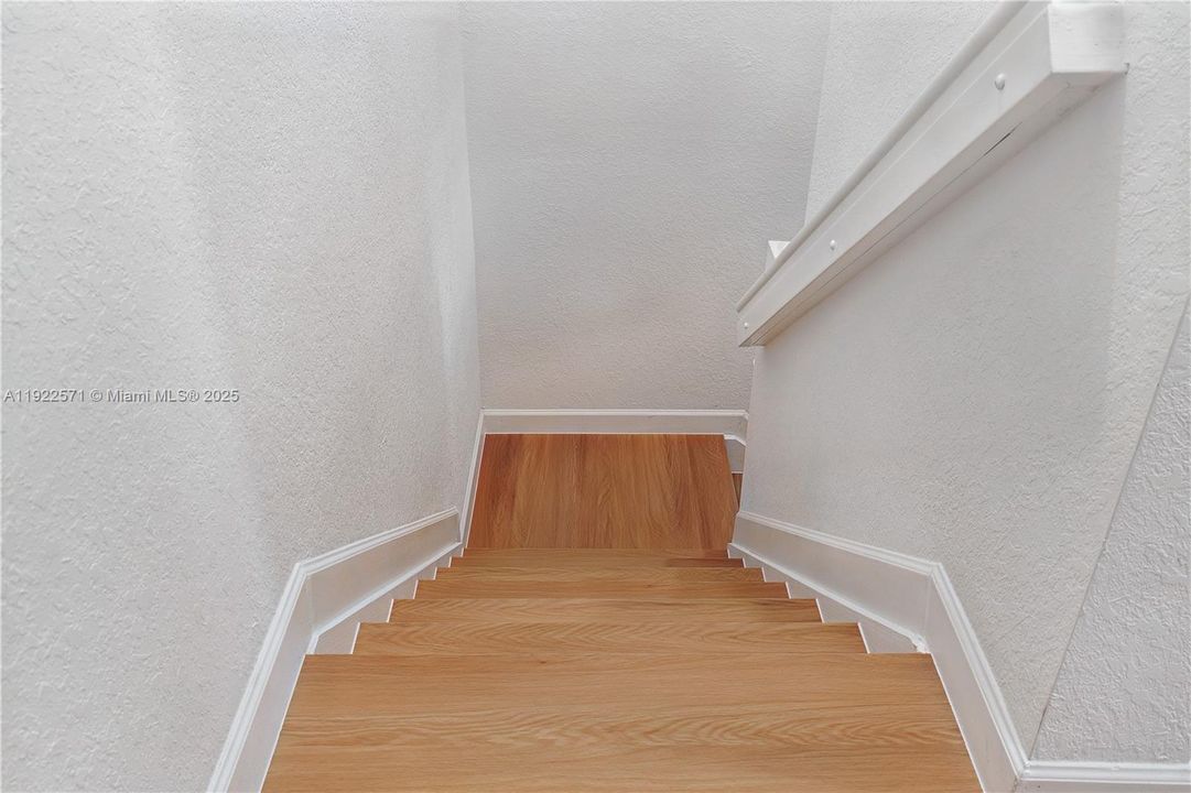 For Sale: $500,000 (3 beds, 2 baths, 1695 Square Feet)