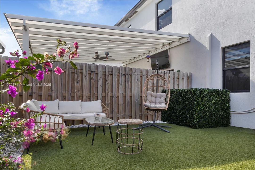 For Sale: $500,000 (3 beds, 2 baths, 1695 Square Feet)