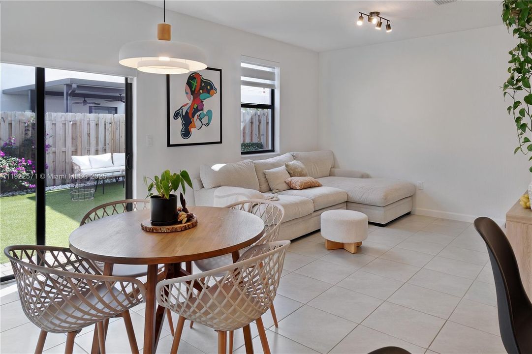 For Sale: $500,000 (3 beds, 2 baths, 1695 Square Feet)