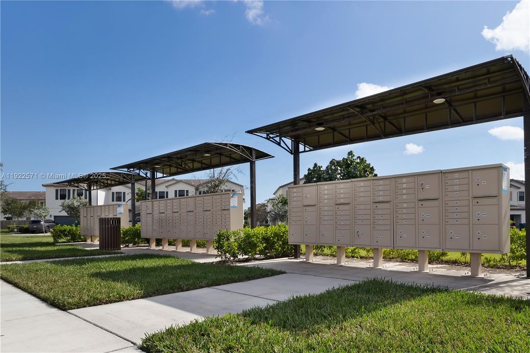 For Sale: $500,000 (3 beds, 2 baths, 1695 Square Feet)