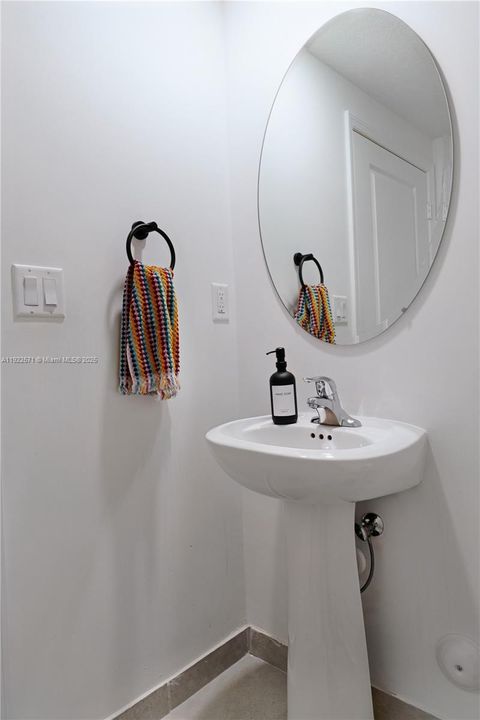 For Sale: $500,000 (3 beds, 2 baths, 1695 Square Feet)