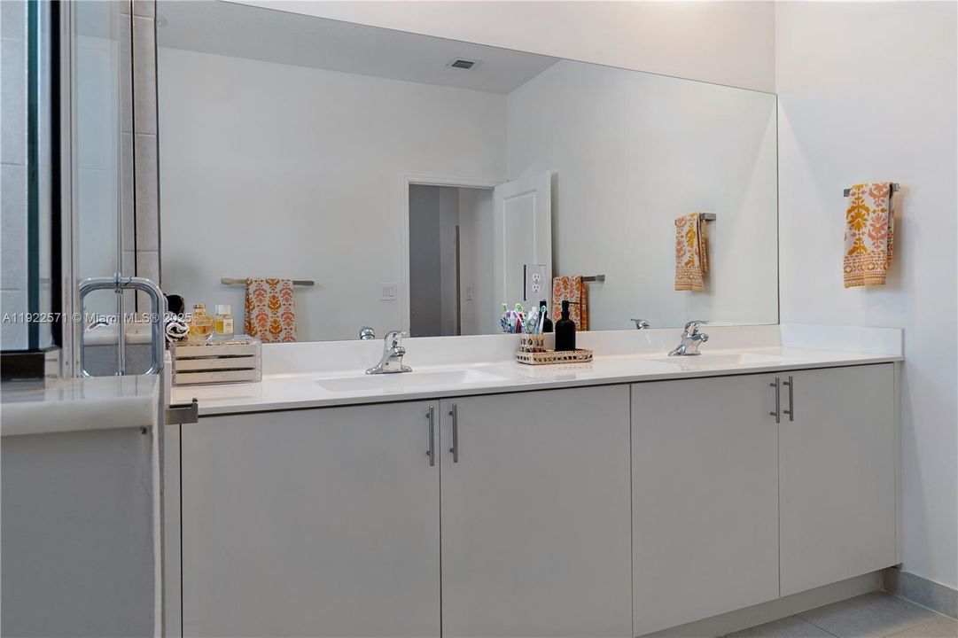 For Sale: $500,000 (3 beds, 2 baths, 1695 Square Feet)