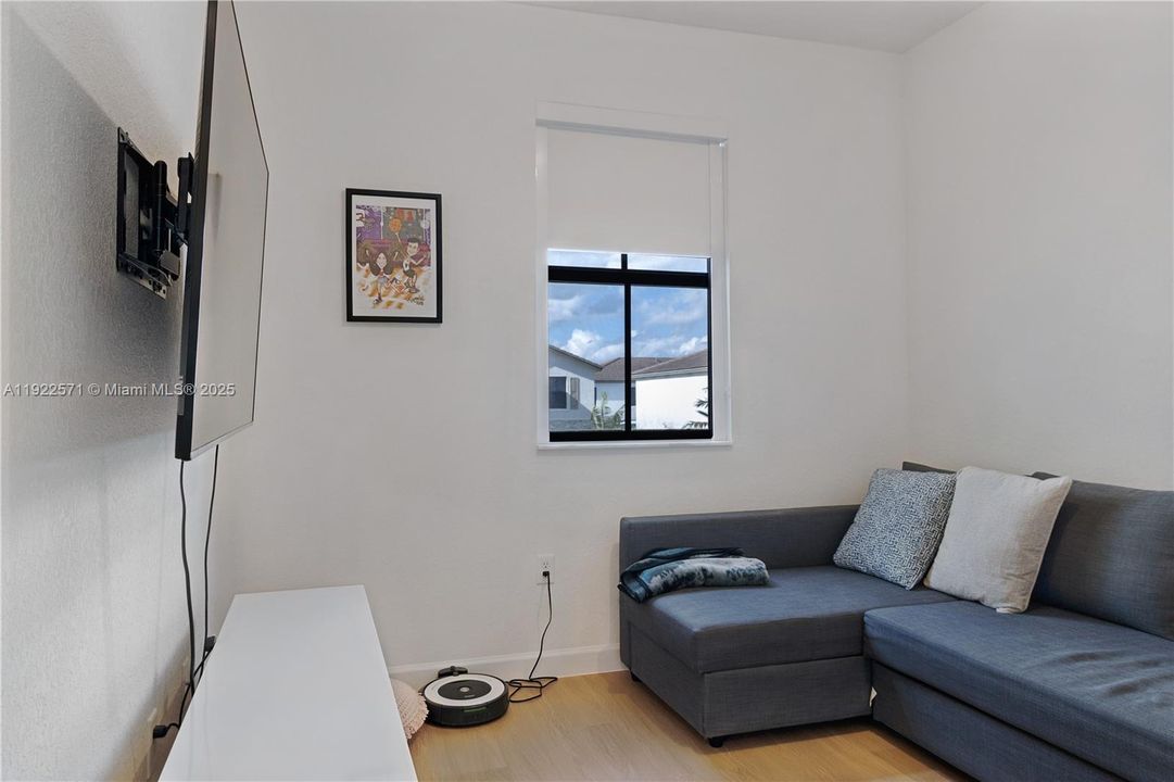 For Sale: $500,000 (3 beds, 2 baths, 1695 Square Feet)