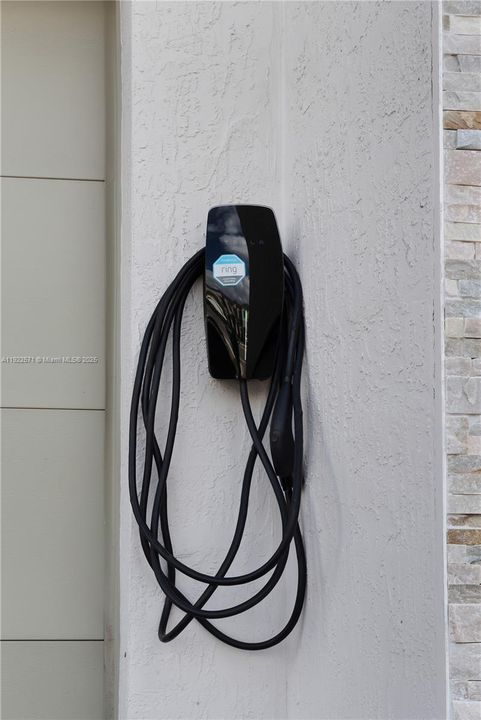 For Sale: $500,000 (3 beds, 2 baths, 1695 Square Feet)