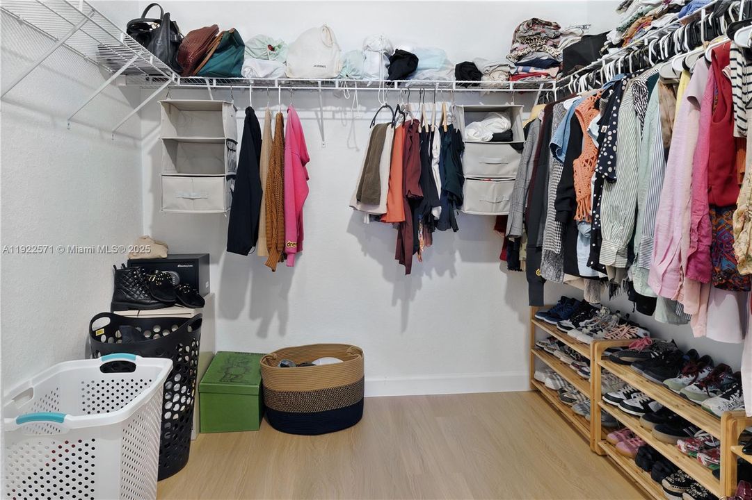 For Sale: $500,000 (3 beds, 2 baths, 1695 Square Feet)