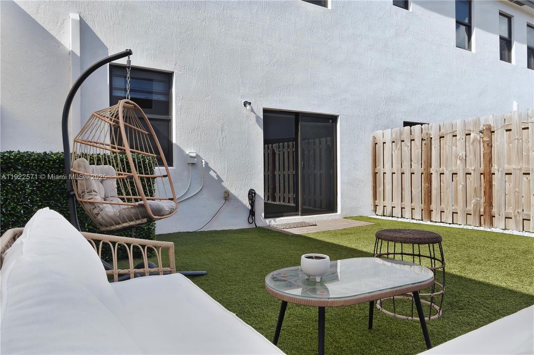 For Sale: $500,000 (3 beds, 2 baths, 1695 Square Feet)