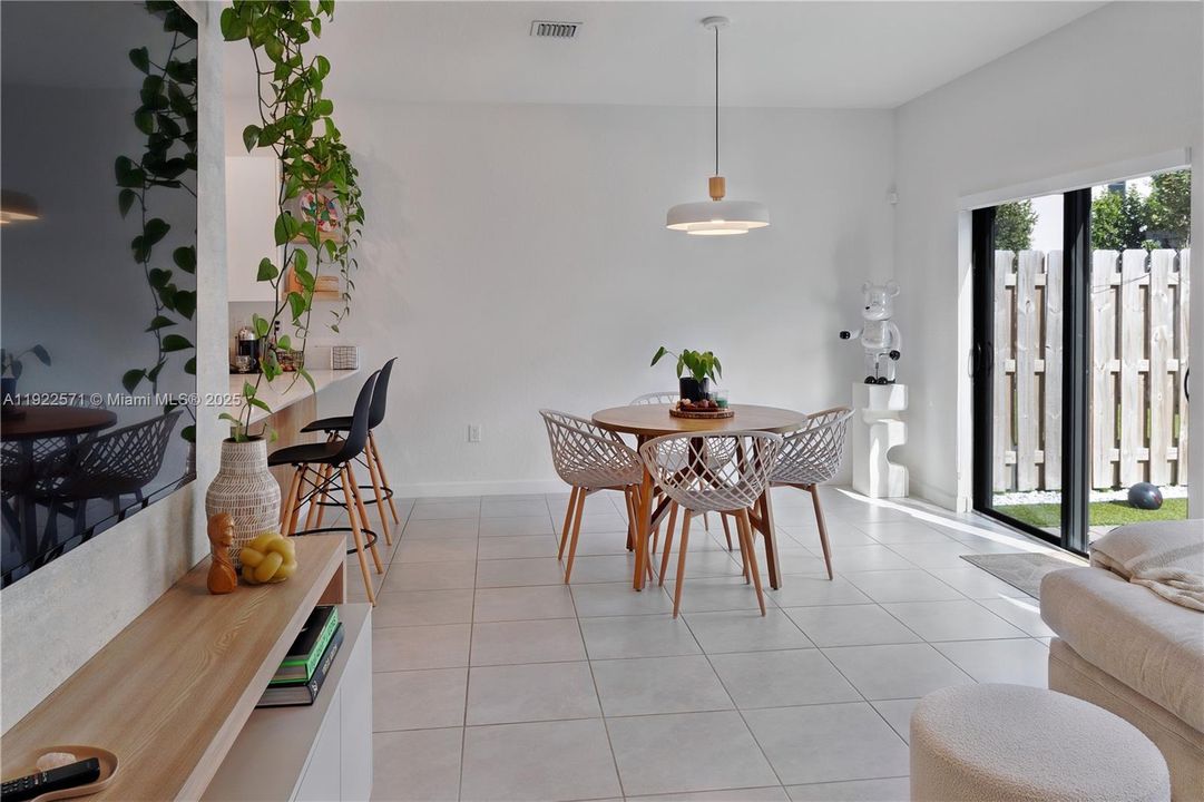 For Sale: $500,000 (3 beds, 2 baths, 1695 Square Feet)