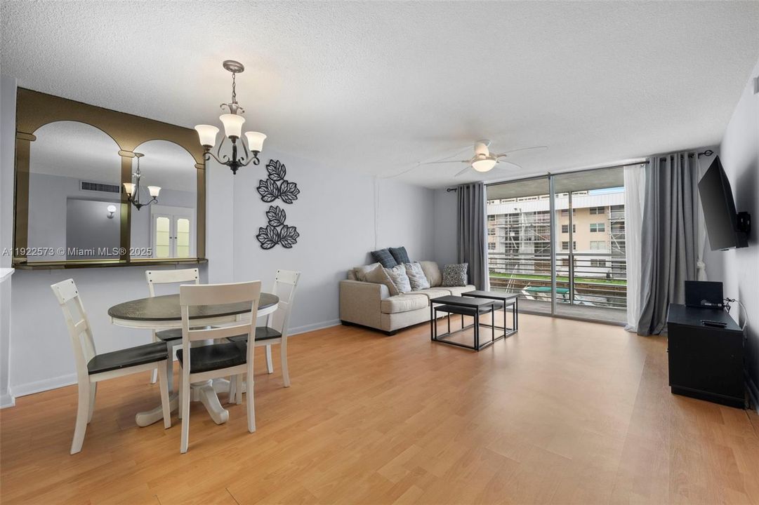For Sale: $279,999 (2 beds, 2 baths, 1110 Square Feet)