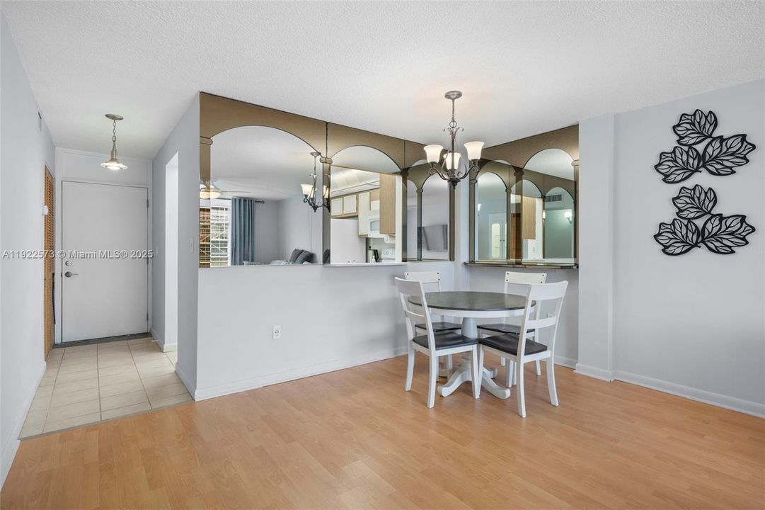 For Sale: $279,999 (2 beds, 2 baths, 1110 Square Feet)