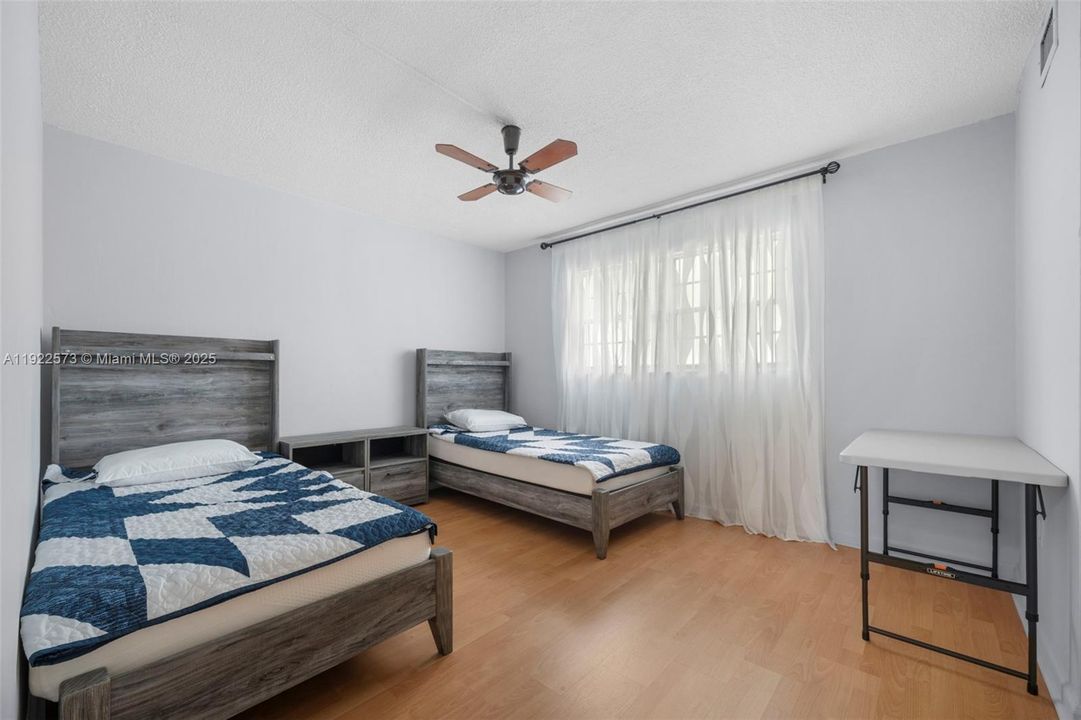 For Sale: $279,999 (2 beds, 2 baths, 1110 Square Feet)