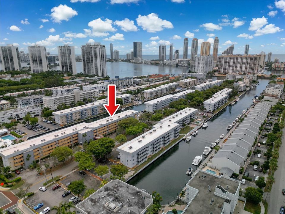 For Sale: $279,999 (2 beds, 2 baths, 1110 Square Feet)