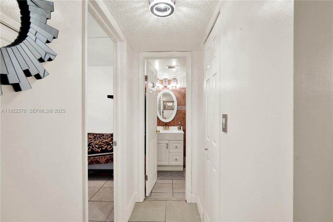 For Sale: $240,000 (2 beds, 2 baths, 1117 Square Feet)