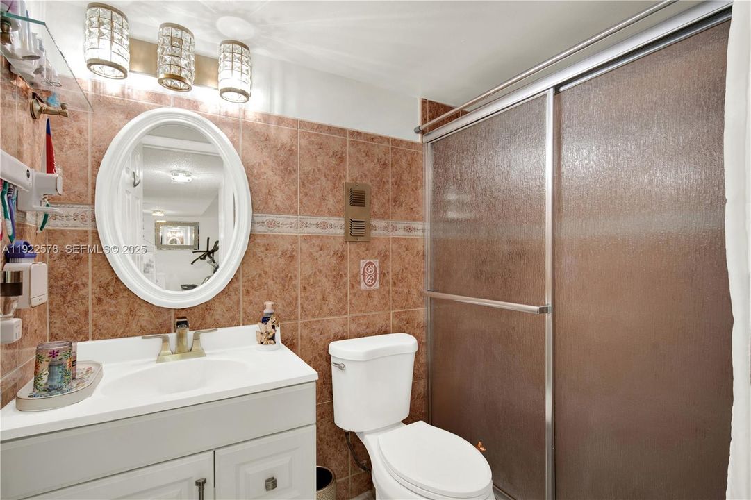 For Sale: $240,000 (2 beds, 2 baths, 1117 Square Feet)