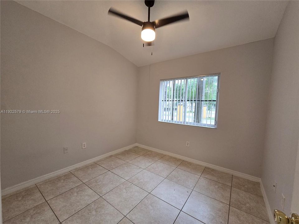 出租: $2,100 (3 贝兹, 2 浴室, 1202 平方英尺)