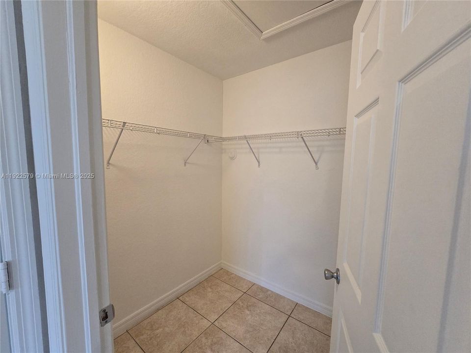 出租: $2,100 (3 贝兹, 2 浴室, 1202 平方英尺)