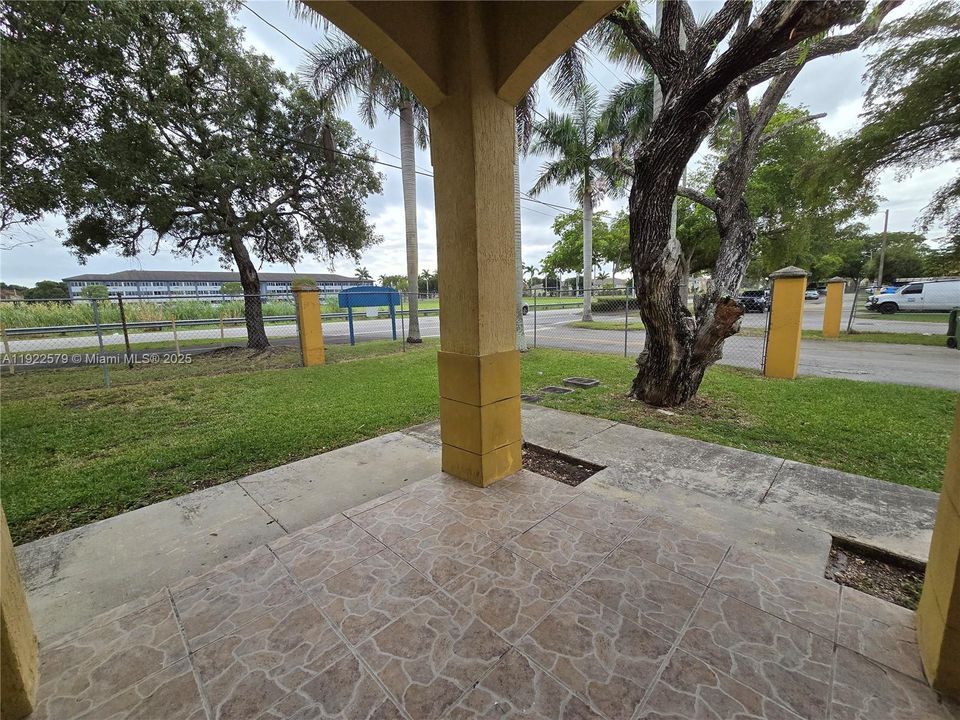 出租: $2,100 (3 贝兹, 2 浴室, 1202 平方英尺)