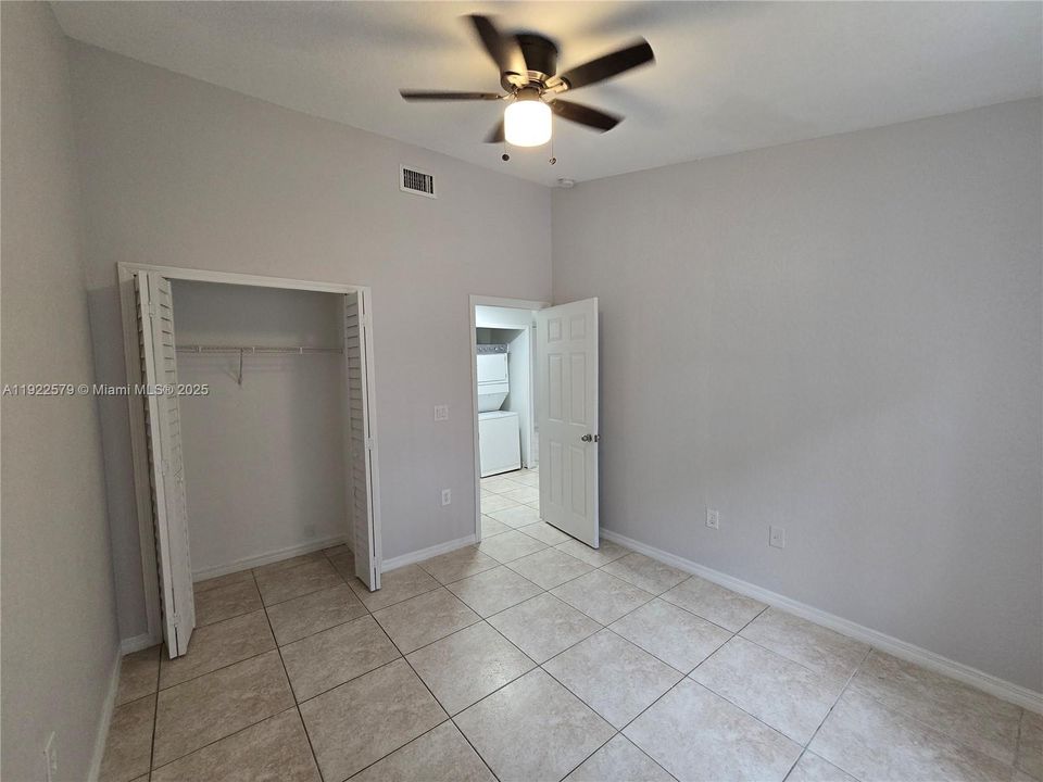 出租: $2,100 (3 贝兹, 2 浴室, 1202 平方英尺)