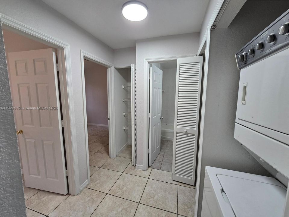 出租: $2,100 (3 贝兹, 2 浴室, 1202 平方英尺)