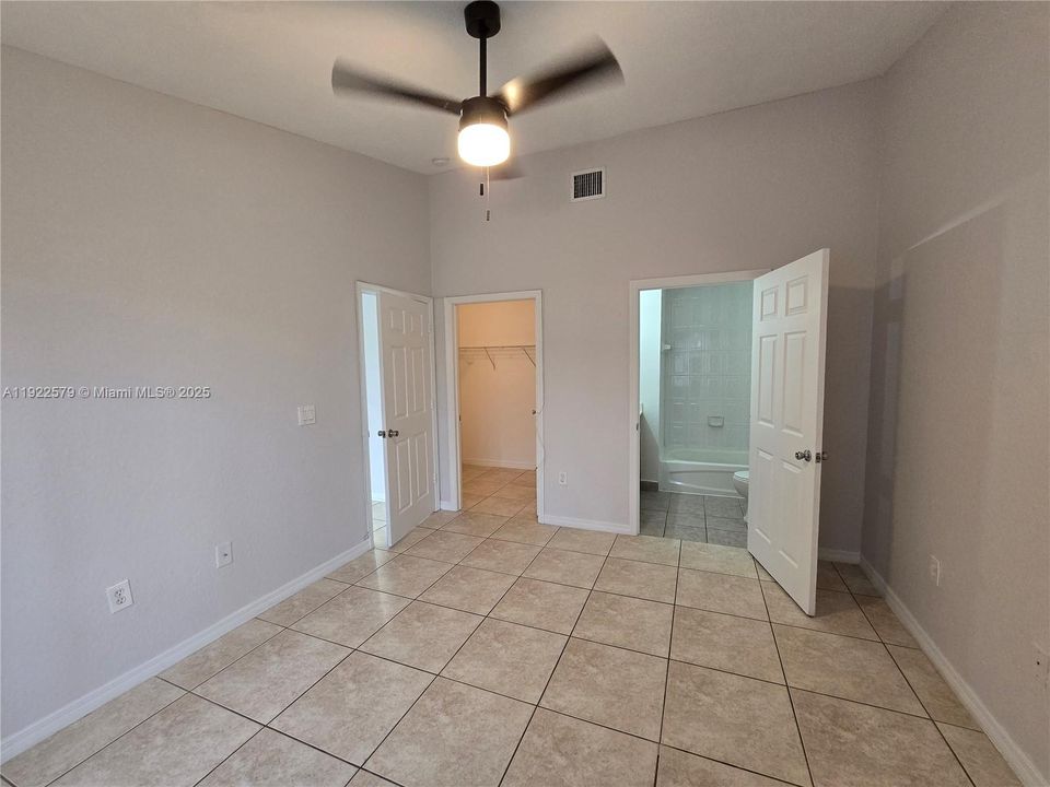 出租: $2,100 (3 贝兹, 2 浴室, 1202 平方英尺)