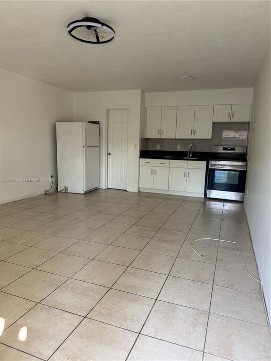 出租: $1,250 (0 贝兹, 1 浴室, 5381 平方英尺)