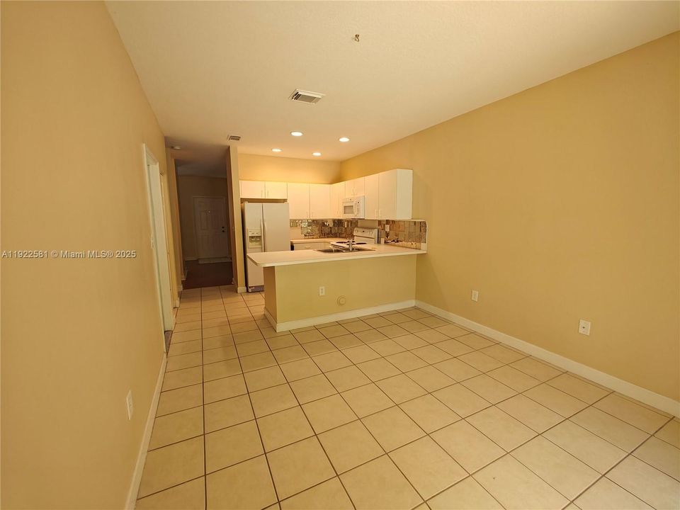 出租: $2,500 (3 贝兹, 2 浴室, 1672 平方英尺)