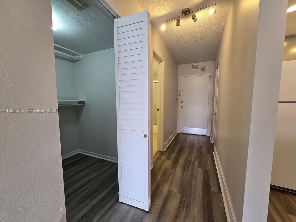 For Rent: $1,500 (0 beds, 1 baths, 576 Square Feet)