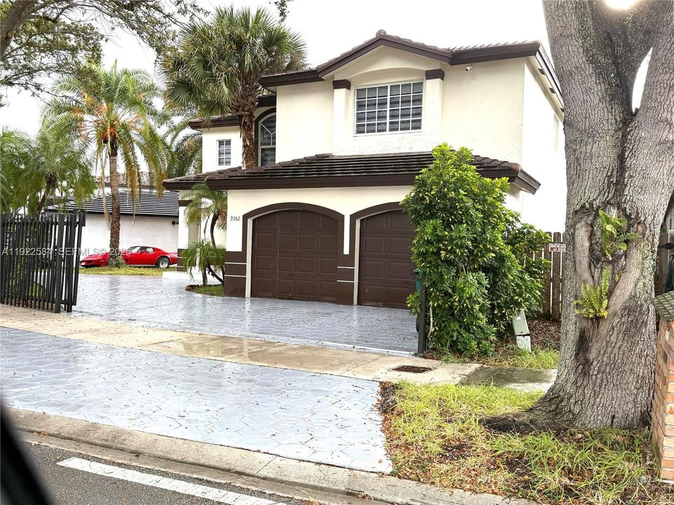 For Rent: $4,300 (4 beds, 2 baths, 2809 Square Feet)