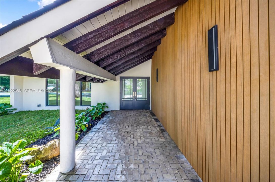 For Sale: $1,595,000 (4 beds, 3 baths, 2466 Square Feet)