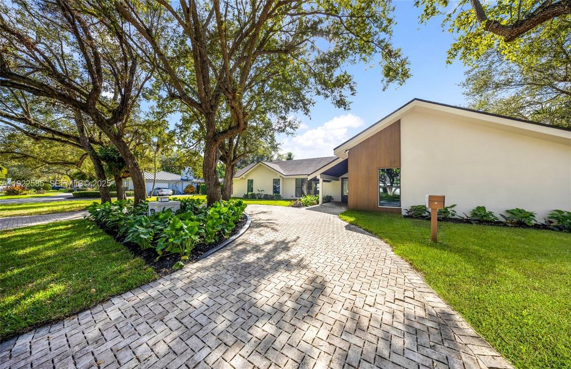 For Sale: $1,595,000 (4 beds, 3 baths, 2466 Square Feet)